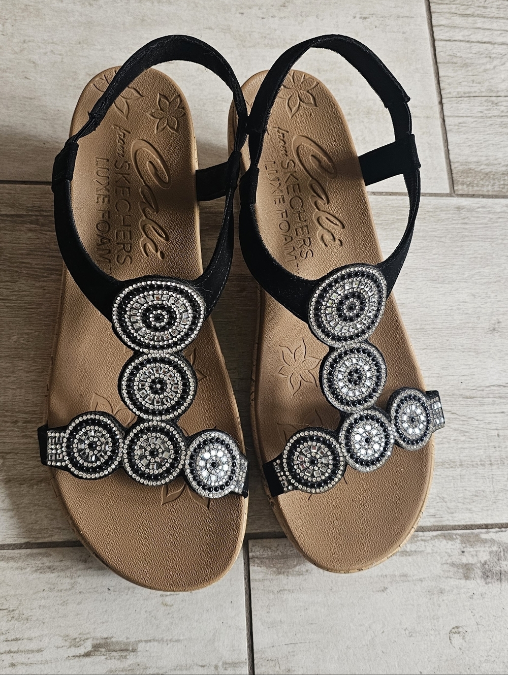 Skechers Black T-Strap Beaded Women’s Sandals 10
